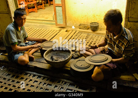 Lack-Handwerker in Bagan (Pagan), Myanmar (Burma), Asien Stockfoto