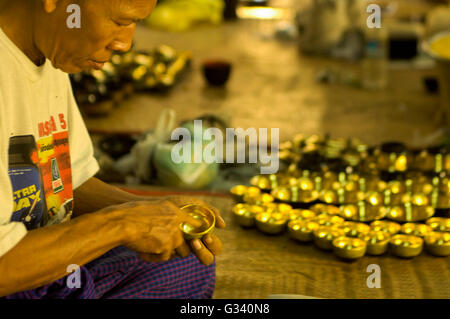 Lack-Handwerker in Bagan (Pagan), Myanmar (Burma), Asien Stockfoto