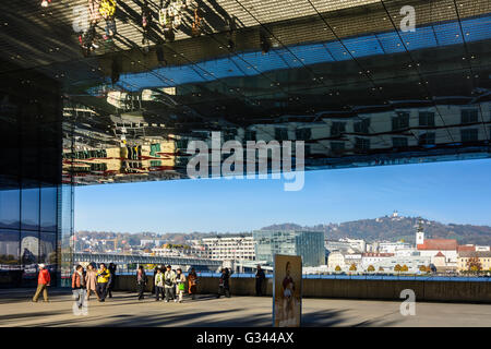 Blick vom Lentos Kunstmuseum auf Urfahr und Pöstlingberg, Österreich, Oberösterreich, OÖ Zentralraum, Linz Stockfoto