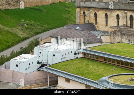 GeoAmey Gefangene / Gefängnis vans geparkt abgestellten am Crown Court / Courts befindet sich in Lincoln Castle. Stockfoto