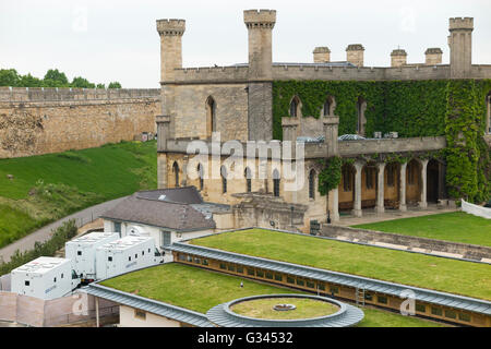 GeoAmey Gefangene / Gefängnis vans geparkt abgestellten am Crown Court / Courts befindet sich in Lincoln Castle. Stockfoto