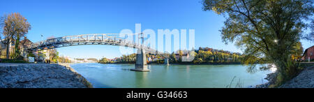 Innsteg über den Fluss Inn, Blick auf die Altstadt und die Kathedrale, Deutschland, Bayern, Bayern, Niederbayern, Niederbayern, Passau Stockfoto