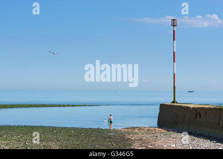 Junge, Fischen in Broadstairs Stockfoto