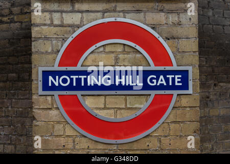 London underground Zeichen in Notting Hill Gate station Stockfoto