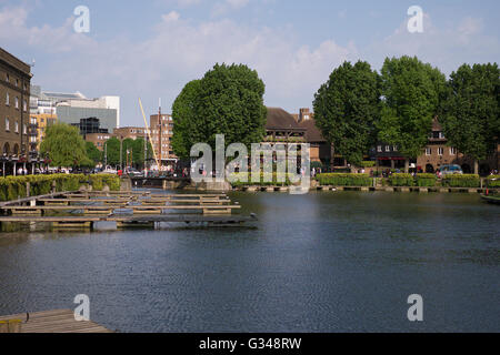 Eine leere St Katherines Dock in London Stockfoto