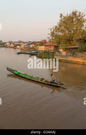 Longtail Boote Inle Lake Nyaungshwe Township von Taunggyi Bezirk der Shan-Staat, Teil des Shan Berge Myanmar