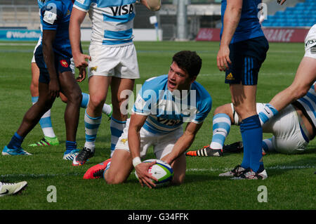 Salford, UK, 7. Juni 2016, Lautaro Bazan Velez von Argentinien Erdung die Kugel für einen Versuch gegen Frankreich in einem Pool Spiel der Welt Rugby U20 Meisterschaft 2016 AJ Bell Stadium. Credit: Colin Edwards/Alamy leben Nachrichten Stockfoto