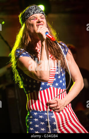 Mailand Italien. 6. Juni 2016. JULIETTE und leckt die US-amerikanische Rock-Band unter der Leitung von Schauspielerin Juliette Lewis live auf der Bühne im Circolo Magnolia Credit führt: Rodolfo weitertransferiert/Alamy Live News Stockfoto