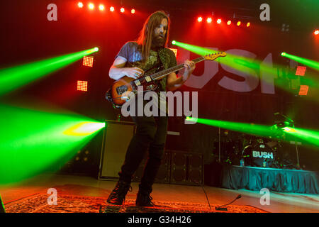 Madison, Wisconsin, USA. 4. Juni 2016. Gitarrist CHRIS TRAYNOR von Bush tritt im Orpheum Theatre in Madison, Wisconsin © Daniel DeSlover/ZUMA Draht/Alamy Live News Stockfoto