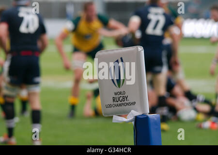 Salford, UK. 7. Juni 2016. Welt Rugby U20 Meisterschaften Eckfahne mit Schottland Australien spielt im Hintergrund, während eine Gruppe Spiel der Welt Rugby U20 Meisterschaft 2016 EIN J Bell Stadium. Credit: Colin Edwards/Alamy leben Nachrichten Stockfoto