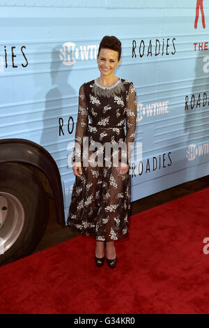 Carla Gugino besucht die Premiere für Showtime "Roadies" am Theater im Ace Hotel am 6. Juni 2016 in Los Angeles, Kalifornien. | Verwendung weltweit Stockfoto