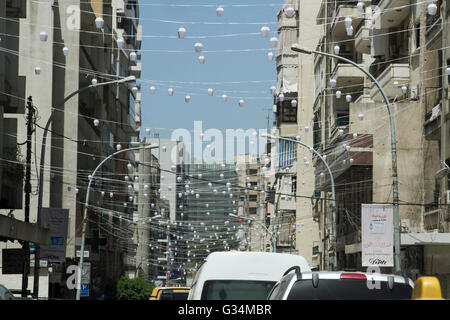 Beirut, Libanon. 8. Juni 2016. Die Straßen von Beirut sind in Laternen eingerichtet, als die muslimische Gemeinschaft des Heiligen Monats Ramadan beobachtet mit Fasten von der Dämmerung bis zum Morgengrauen Credit: Amer Ghazzal/Alamy Live-Nachrichten Stockfoto