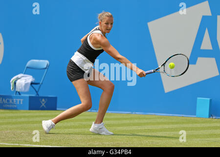 Tenniszentrum Nottingham, Nottingham, UK. 8. Juni 2016. Aegon WTA Nottingham Tag der offenen Tür 5. Rückhand von Karolina Pliskova der Tschechischen Republik gegen Anna Tatishvili USA Kredit: Action Plus Sport/Alamy Live News Stockfoto