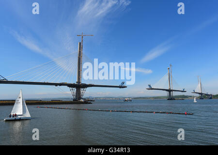 Edinburgh, Schottland, Vereinigtes Königreich, 08, Juni 2016. Queensferry Crossing im Bau, wie es von schottischen Schrank-Sekretärin für die Wirtschaft Keith Brown verkündet wurde, die die Öffnung ist nach dem Zieldatum Dezember 2016 wegen Schlechtwetter verschoben werden Bedingungen der Arbeit Credit: Ken Jack / Alamy Live News Stockfoto