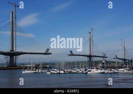 Edinburgh, Schottland, Vereinigtes Königreich, 08, Juni 2016. Queensferry Crossing im Bau, wie es von schottischen Schrank-Sekretärin für die Wirtschaft Keith Brown verkündet wurde, die die Öffnung ist nach dem Zieldatum Dezember 2016 wegen Schlechtwetter verschoben werden Bedingungen der Arbeit Credit: Ken Jack / Alamy Live News Stockfoto