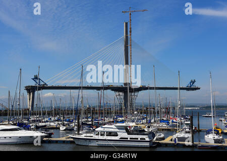 Edinburgh, Schottland, Vereinigtes Königreich, 08, Juni 2016. Queensferry Crossing im Bau, wie es von schottischen Schrank-Sekretärin für die Wirtschaft Keith Brown verkündet wurde, die die Öffnung ist nach dem Zieldatum Dezember 2016 wegen Schlechtwetter verschoben werden Bedingungen der Arbeit Credit: Ken Jack / Alamy Live News Stockfoto