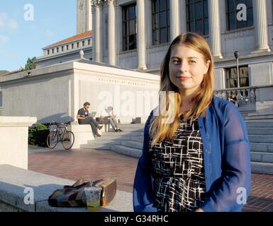 Datei - Datei Bild datiert 29. September 2014 zeigt 21 jährige Studentin Sofie Karasek auf dem Campus der University of California, Berkeley, Berkeley, Kalifornien, USA. Foto: BARBARA MUNKER/dpa Stockfoto