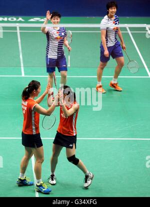 Jakarta, Indonesien am 5. Juni 2016. Misaki Matsutomo/Ayaka Takahashi von Japan gewinnen Indonesia Open Badminton mit Ergebnis 21-15, 8-21 und 21-15. 5. Juni 2016. Ayaka Takahashi & Misaki Matsutomo (JPN) Badminton: Misaki Matsutomo/Ayaka Takahashi von Japan nach gegen Tang Yuanting/Yun Yang China während Frauen glücklich und auf der 5. Juni 2016 verdoppeln die Indonesia Open 2016 in Jakarta, Indonesien. Misaki Matsutomo/Ayaka Takahashi von Japan gewinnen Indonesia Open Badminton mit Ergebnis 21-15, 8-21 und 21-15. © P Hardi Subiantoro/Sijori Bilder/AFLO/Alamy Live News Stockfoto