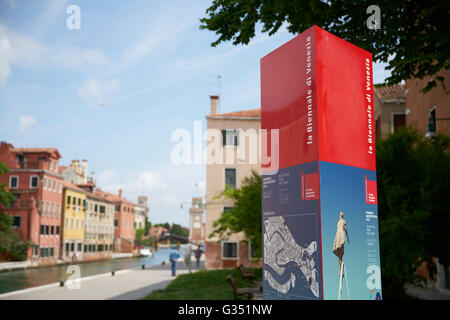 "Reporting von vorne." Die Architektur-Biennale in Venedig Italien 2016. Stockfoto