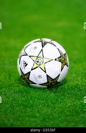 Adidas Champions League ball, UEFA Champions League, Borussia Dortmund gegen Real Madrid, 2: 1, Signal-Iduna-Park Stadion, Dortmund Stockfoto