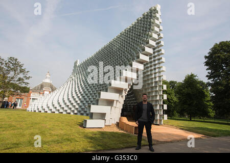 London, UK. 7. Juni 2016. Der dänische Designer Bjarke Ingels mit der 16. Serpentine Pavillon von Bjarke Ingels Group (BIG). Die Serpentine zeigt die fertige Strukturen für seine erweiterte Architektur-Programm für das Jahr 2016: der 16. jährlichen Pavillon von Bjarke Ingels Group (BIG) und vier neu gestalteten beauftragt Sommerhäuser Kunle Adeyemi (NLE), Barkow Leibinger, Yona Friedman und Asif Khan. Die Pavillons und Sommer Häuser sind frei, vom 10. Juni bis 9. Oktober 2016 zu sehen. Stockfoto