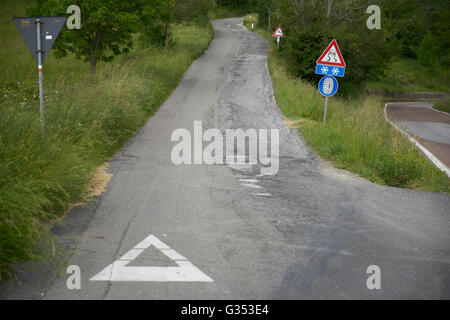 Das Dorf von Grizzana Morandi, in der nördlichen italienischen Landschaft. Stockfoto