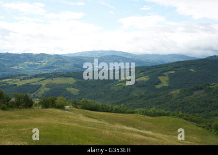 Das Dorf von Grizzana Morandi, in der nördlichen italienischen Landschaft. Stockfoto