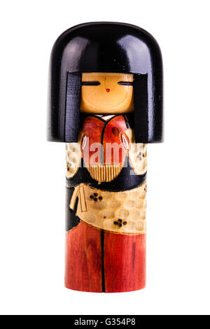 Japanische Kokeshi Puppe aus Holz auf einem weißen Hintergrund isoliert Stockfoto