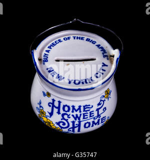 eine kleine Spielerei mit dem Text traute Heim auf schwarzem Hintergrund isoliert Stockfoto