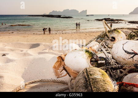 Schuss von einem Fischernetz verlassen an einem tropischen Strand hautnah Stockfoto