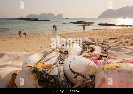 Schuss von einem Fischernetz verlassen an einem tropischen Strand hautnah Stockfoto