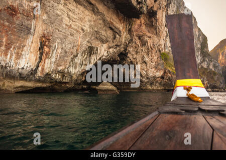 majestätische Felsformation in Phi Phi Insel in der Andamanensee, Thailand Stockfoto