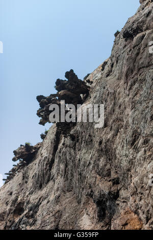 majestätische Felsformation in Phi Phi Insel in der Andamanensee, Thailand Stockfoto