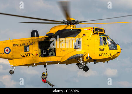 Royal Air Force Westland WS-61 Sea King HAR3 Suche und Rettung Hubschrauber XZ595 22 Squadron. Stockfoto