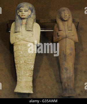 Ägypten. Ushebti. Grabbeigaben Figurinen aus Kalkstein und Holz. 14. Jahrhundert V.Chr. Neuen Reiches. Die Eremitage. Sankt Petersburg. Russland. Stockfoto
