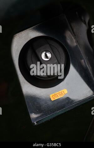 Schuss von einem geöffneten Diesel Tankdeckel hautnah. Stockfoto