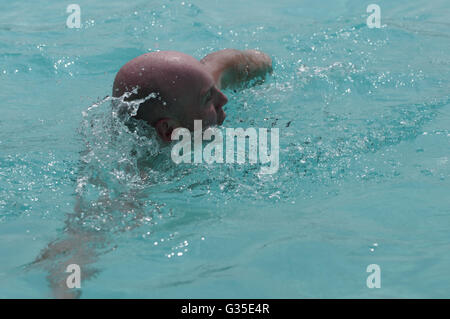 Ältere Erwachsene Schwimmer nicht identifizierbare Stockfoto