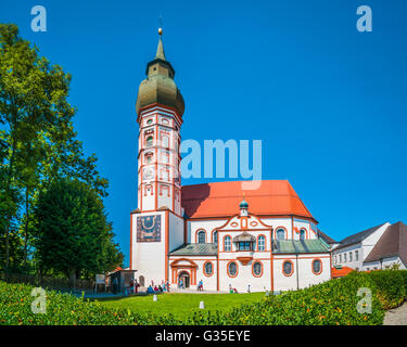 Schöne Aussicht auf historische Andechs Abbey im Sommer an einem sonnigen Tag, Landkreis Starnberg, Oberbayern, Deutschland Stockfoto