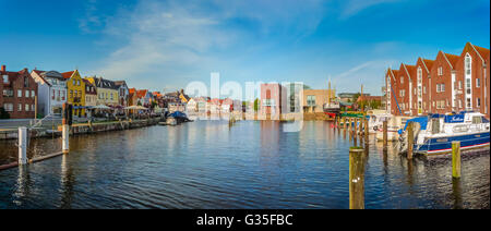 Panoramablick auf die alte Stadt Husum, die Hauptstadt von Nordfriesland und Geburtsort des deutschen Schriftstellers Theodor Storm, in Schleswig-Holstein, Deutschland Stockfoto