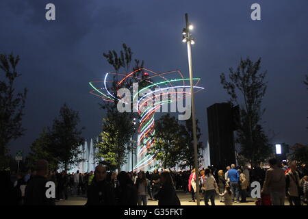 Mailand, Italien - 12. Oktober 2015: Blick nachts der Baum des Lebens-Denkmal an der Weltausstellung Expo 2015 in Mailand, beleuchtet mit Stockfoto