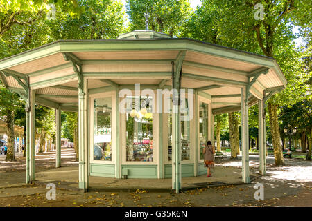 Pavillon im Parc des Sources / Quelle Park, Vichy, Allier, Frankreich, Europa Stockfoto