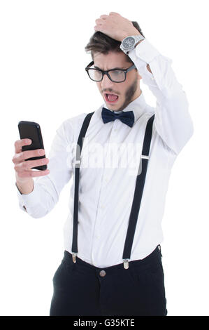 Verärgerter Mann schreiend Handy, isoliert auf weißem Hintergrund Stockfoto