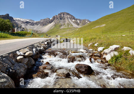 Stream in Tignes, Gemeinde im Departement Savoie in der Region Rhône-Alpes im Südosten Frankreichs Tarentaise-Tal Stockfoto