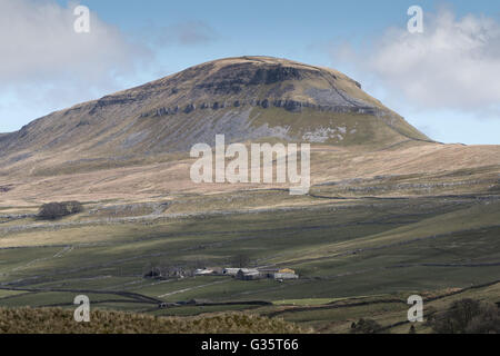 Pen-y-Gent, ein Yorkshire drei Zinnen, von Südwesten gesehen Stockfoto