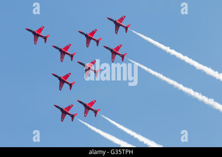 Die neun Mitglieder der Royal Air Force Red Arrows-Kunstflug-Team erklingt in Duxford AIrshow Duxford UK Stockfoto