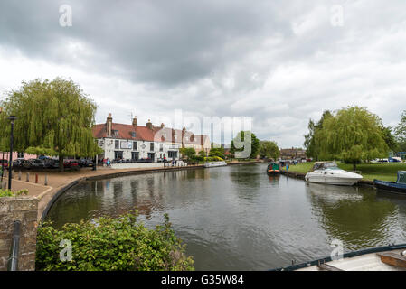 Der Cutter Inn und Riverside Restaurant am Fluss Great Ouse in Ely Cambridgeshire England UK Stockfoto