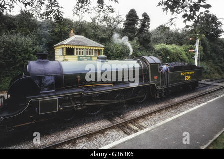 Urie S15 Nr. 506 Medstead & vier Marken Station. Mitte-Hants Eisenbahn Brunnenkresse Dampfleitung. Hampshire. England. VEREINIGTES KÖNIGREICH. Europa. Stockfoto