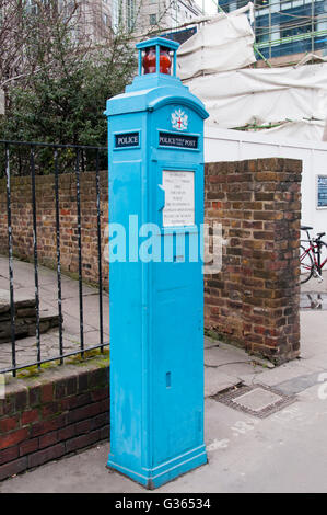 Eine öffentliche Telefonstelle der Metropolitan Police der Klasse II, die jetzt in der City of London erhalten, aber nicht genutzt wird. Stockfoto