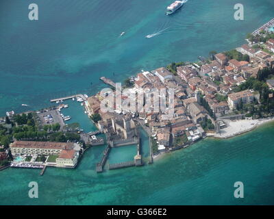 Luftaufnahme der Burg von Sirmione Stockfoto