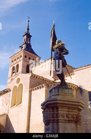 Juan Bravo Denkmal und Kirche San Martin. Segovia, Spanien. Stockfoto